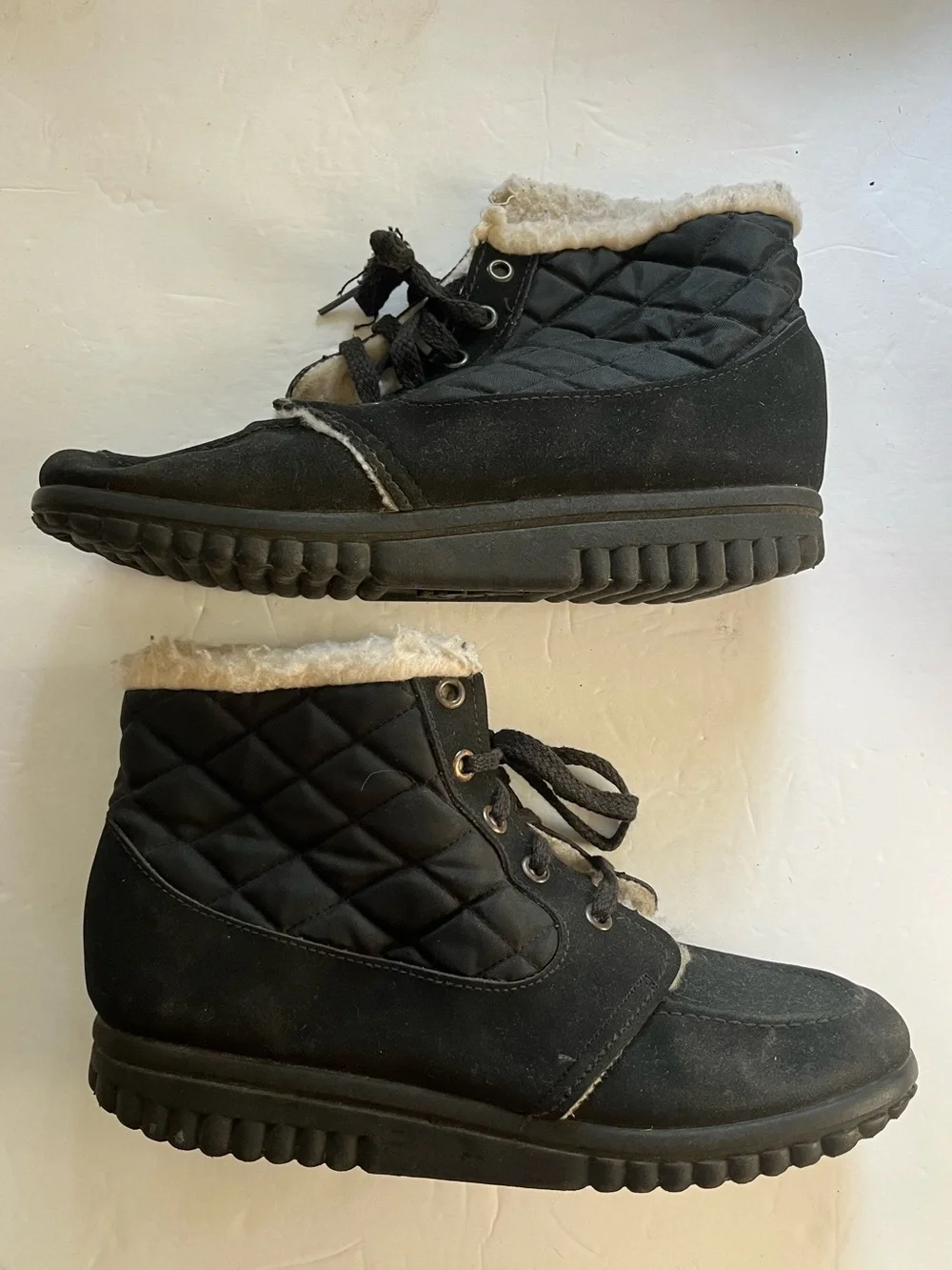 Vtg Unbranded Quilted Winter Ankle Boots Sherpa Lined Lace Up USA Black Size 9
